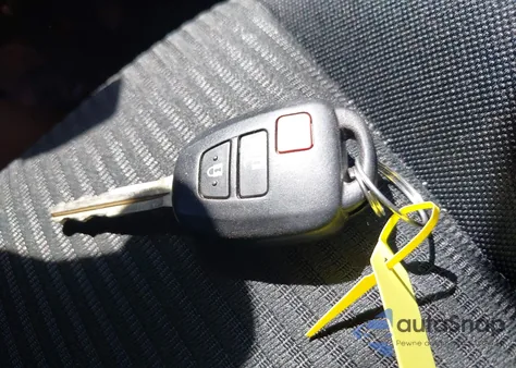 2016 Toyota Rav4 Le z USA, uszkodzony, nr VIN JTMZFREV1GJ094294